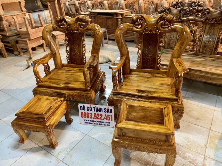 ghe gu ta2 880x660 - Bộ bàn ghế Minh Quốc đào cột 12 gỗ gụ ta Quảng Bình (vân cực đẹp)