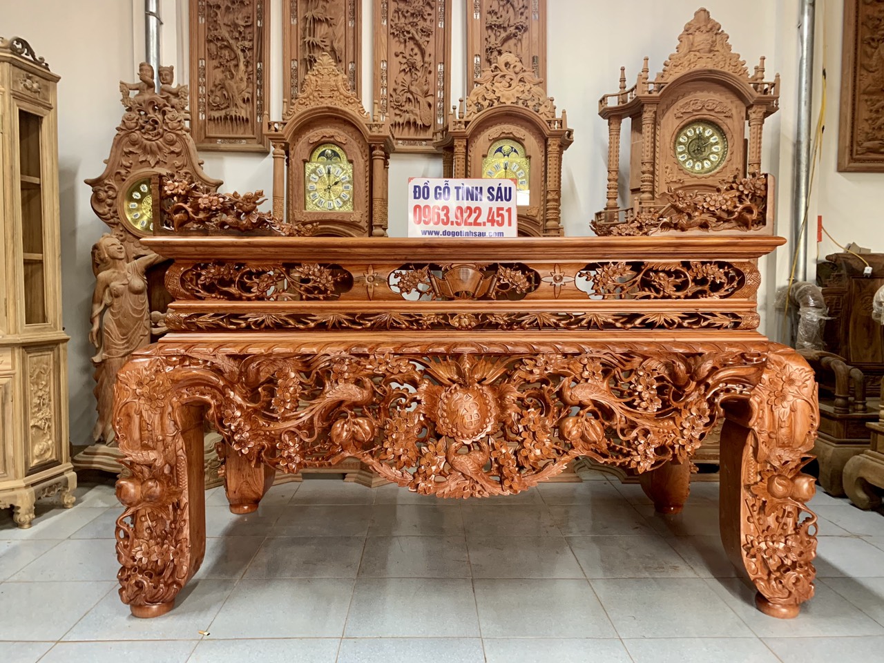 vua sap tho mai dieu go huong da chan 26 2 - Có bao nhiêu loại sập thờ gỗ hương phổ biến hiện nay?